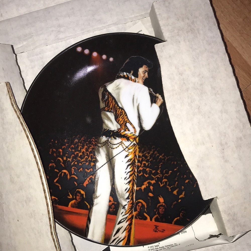 Elvis plate